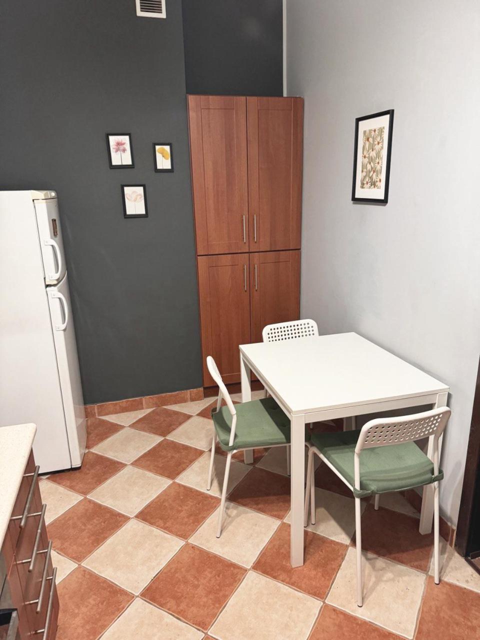 2-Room Apartment In The City Center Poznań Buitenkant foto